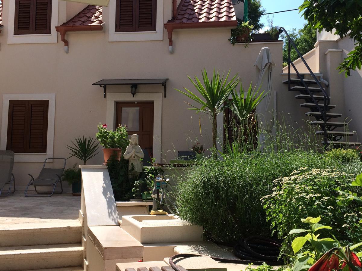 Guesthouse Kresic Split Exterior photo